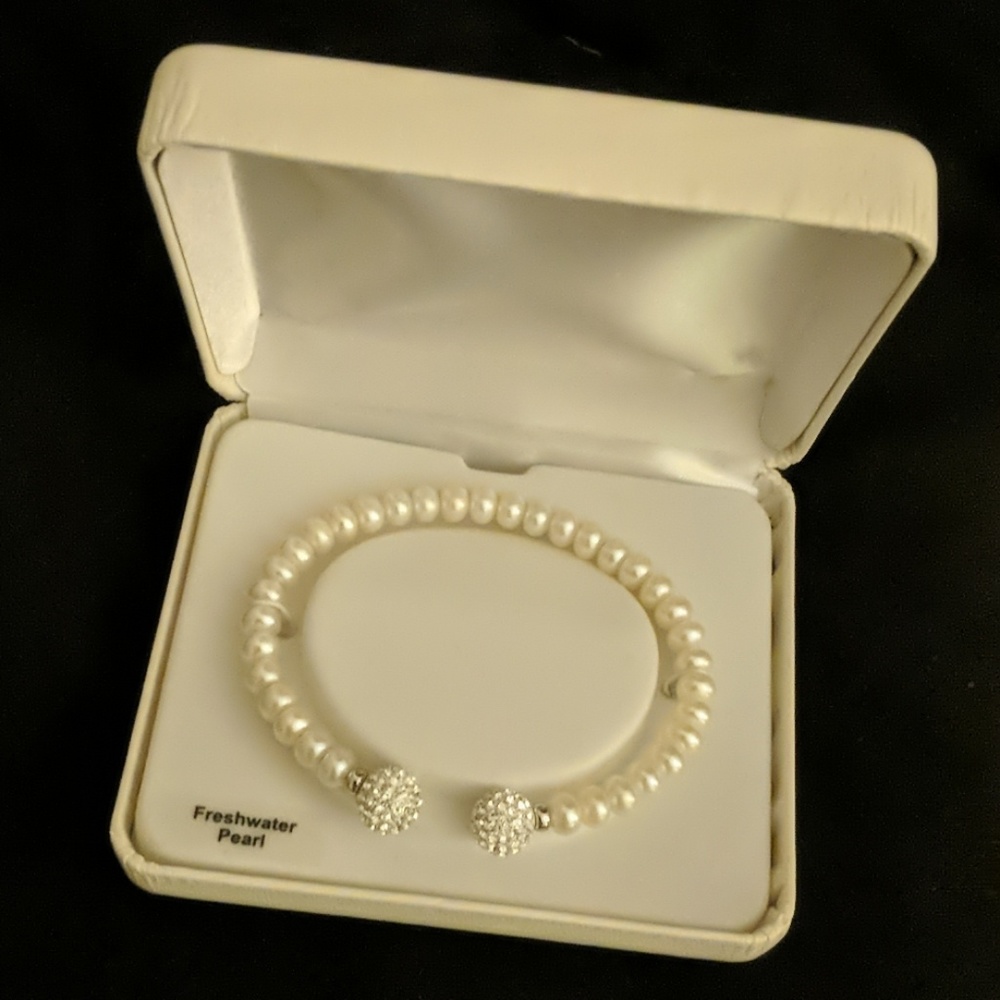 Freshwater pearl bracelet
